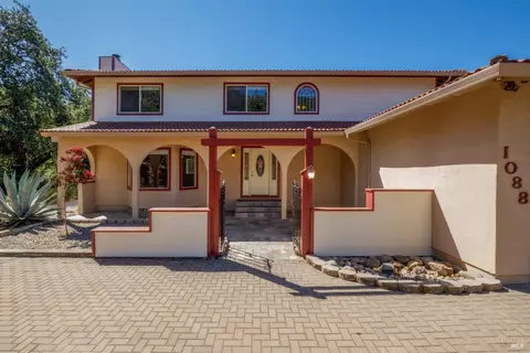1088 Palomino Rd, Cloverdale, CA 95425
