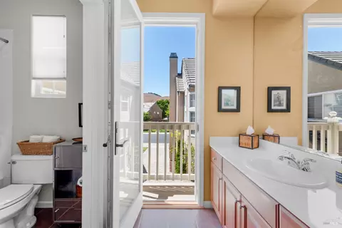 Bath - 4168 Summer Gate Ave, Vallejo, CA 94591 photo 3 of 14
