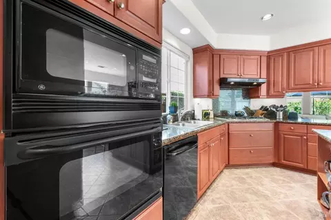 Kitchen - 4168 Summer Gate Ave, Vallejo, CA 94591 photo 9 of 10