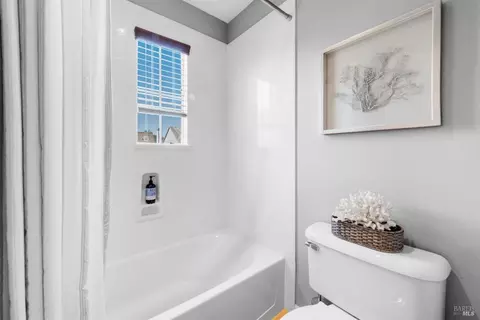 Bath - 4168 Summer Gate Ave, Vallejo, CA 94591 photo 13 of 14