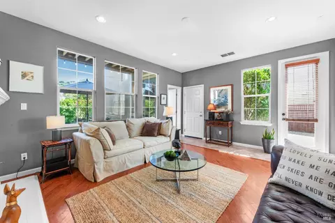 Living - 4168 Summer Gate Ave, Vallejo, CA 94591 photo 7 of 9