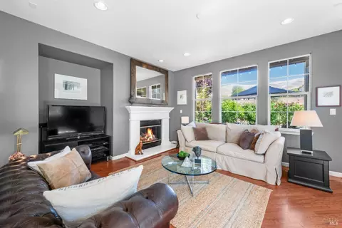 Living - 4168 Summer Gate Ave, Vallejo, CA 94591 photo 2 of 9