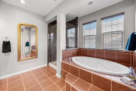 Bath - 4168 Summer Gate Ave, Vallejo, CA 94591 photo 7 of 14