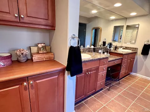 Bath - 4168 Summer Gate Ave, Vallejo, CA 94591 photo 6 of 14