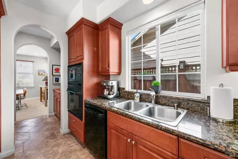 Kitchen - 4168 Summer Gate Ave, Vallejo, CA 94591 photo 5 of 10