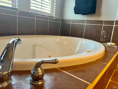 Bath - 4168 Summer Gate Ave, Vallejo, CA 94591 photo 10 of 14