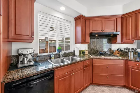 Kitchen - 4168 Summer Gate Ave, Vallejo, CA 94591 photo 6 of 10