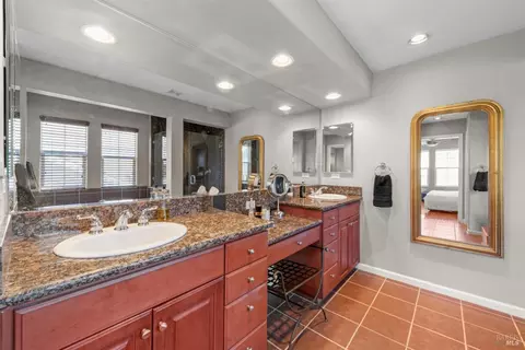 Bath - 4168 Summer Gate Ave, Vallejo, CA 94591 photo 11 of 14