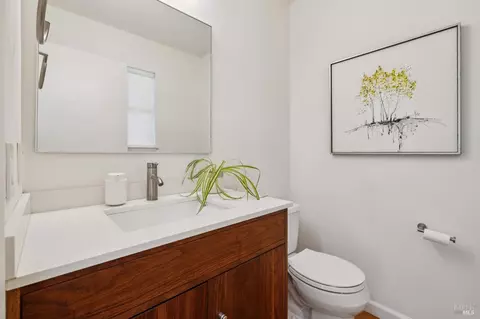 Bath - 614 Wateree St, Sausalito, CA 94965 photo 2 of 2