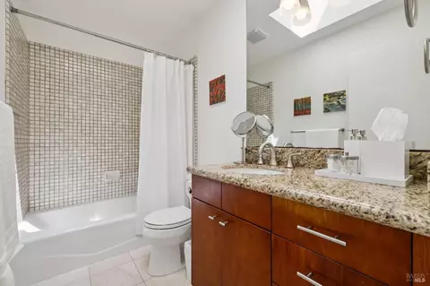 Bath - 614 Wateree St, Sausalito, CA 94965 photo 1 of 2