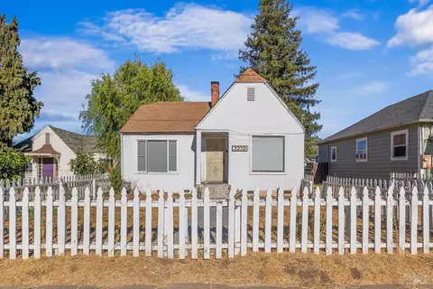 3370 Fulton Rd, Fulton, CA 95439