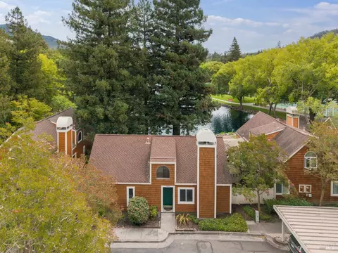 2412 Lakeview Dr, Santa Rosa, CA 95405