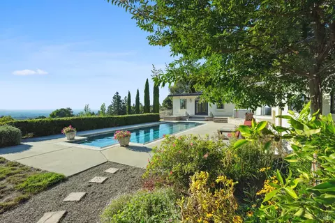 4636 Pepperwood Dr, Penngrove, CA 94951