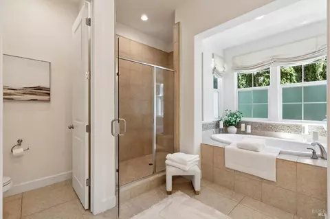 Bath - 3747 Beartooth Ln, Napa, CA 94558 photo 2 of 7