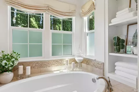 Bath - 3747 Beartooth Ln, Napa, CA 94558 photo 4 of 7