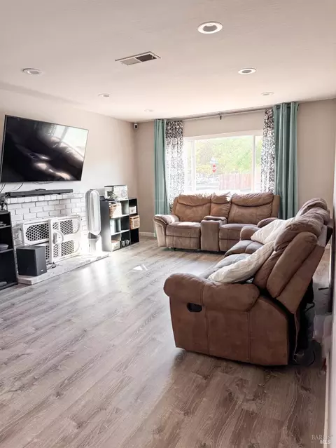 2065 Robin Dr, Fairfield, CA 94533 photo 11