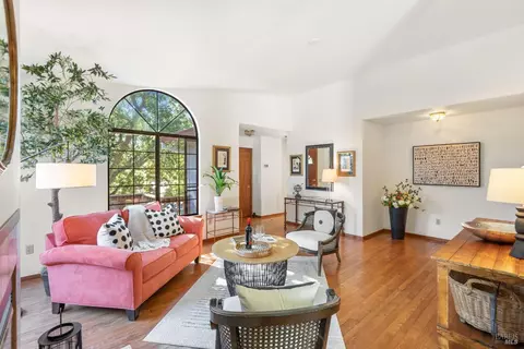 94 Hooker Ave, Sonoma, CA 95476