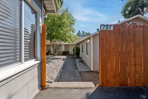 757 Waugh Ln, Ukiah, CA 95482 photo 2