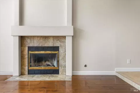 Living - 687 Natalie Dr, Windsor, CA 95492 photo 5 of 6