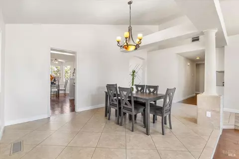 Dining - 687 Natalie Dr, Windsor, CA 95492 photo 3 of 4