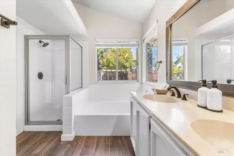 Bath - 687 Natalie Dr, Windsor, CA 95492 photo 2 of 5