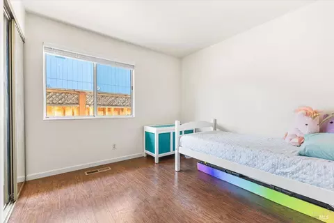 Bedroom - 687 Natalie Dr, Windsor, CA 95492 photo 4 of 8
