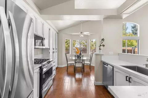 Kitchen - 687 Natalie Dr, Windsor, CA 95492 photo 2 of 5