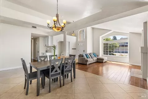 Dining - 687 Natalie Dr, Windsor, CA 95492 photo 2 of 4