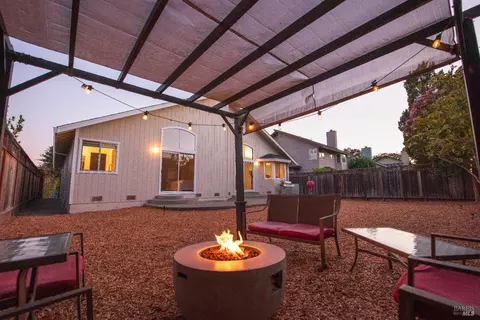 Exterior - 687 Natalie Dr, Windsor, CA 95492 photo 9 of 13