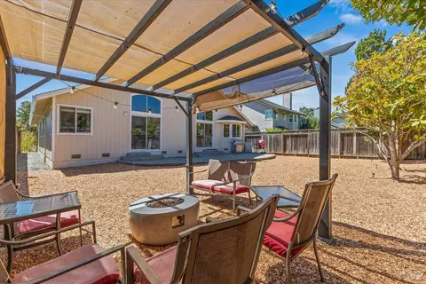 Exterior - 687 Natalie Dr, Windsor, CA 95492 photo 7 of 13