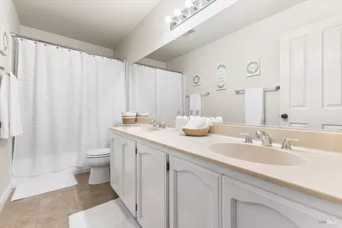 Bath - 687 Natalie Dr, Windsor, CA 95492 photo 4 of 5