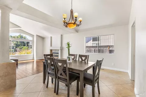 Dining - 687 Natalie Dr, Windsor, CA 95492 photo 1 of 4