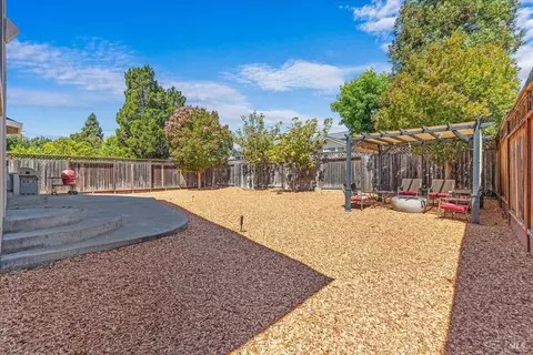 Exterior - 687 Natalie Dr, Windsor, CA 95492 photo 10 of 13
