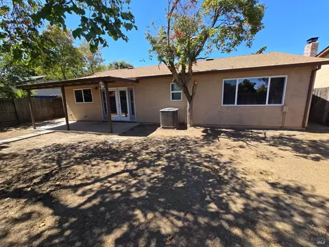 Exterior - 488 Edwin Dr, Vacaville, CA 95687 photo 3 of 5