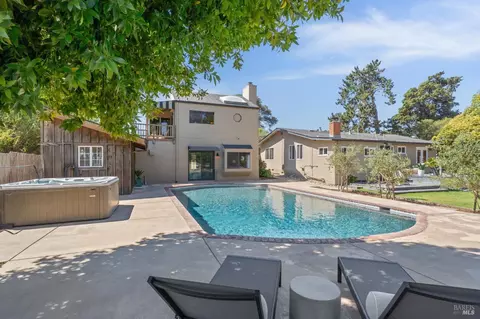 831 Liberty Rd, Petaluma, CA 94952