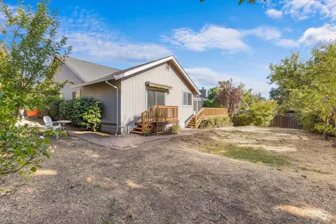 Exterior - 421 Tee Dr, Healdsburg, CA 95448 photo 6 of 8