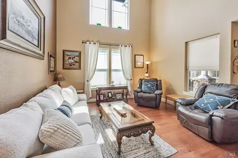 Living - 8453 Trione Cir, Windsor, CA 95492 photo 2 of 4