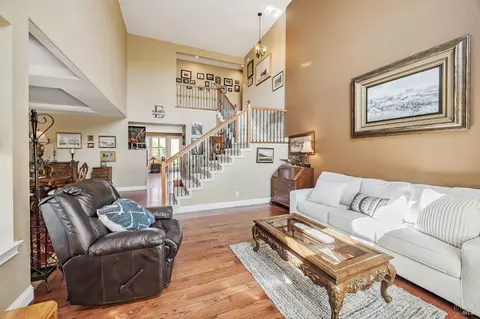 Living - 8453 Trione Cir, Windsor, CA 95492 photo 3 of 4