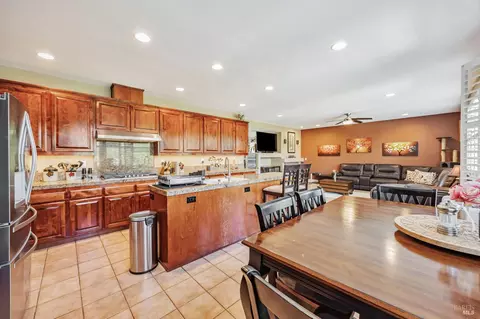 Kitchen - 8453 Trione Cir, Windsor, CA 95492 photo 3 of 5