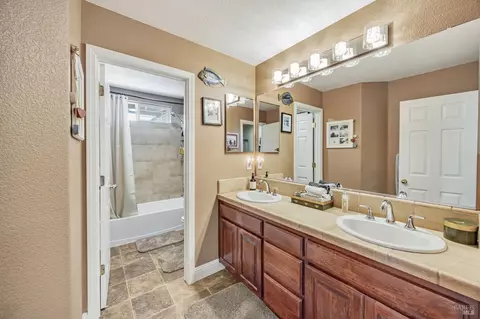 Bath - 8453 Trione Cir, Windsor, CA 95492 photo 5 of 5