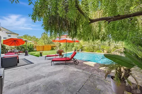 Exterior - 8453 Trione Cir, Windsor, CA 95492 photo 6 of 14