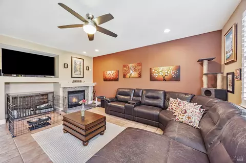 Living - 8453 Trione Cir, Windsor, CA 95492 photo 4 of 4