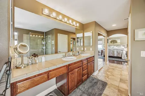 Bath - 8453 Trione Cir, Windsor, CA 95492 photo 3 of 5