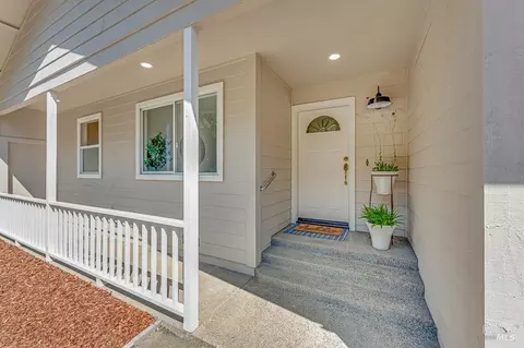 7555 Occidental Rd, Sebastopol, CA 95472
