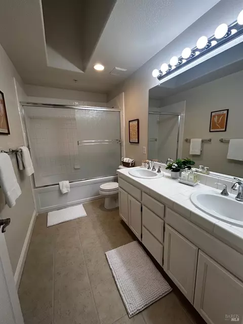 Bath - 538 Emily Rose Cir, Windsor, CA 95492 photo 2 of 3
