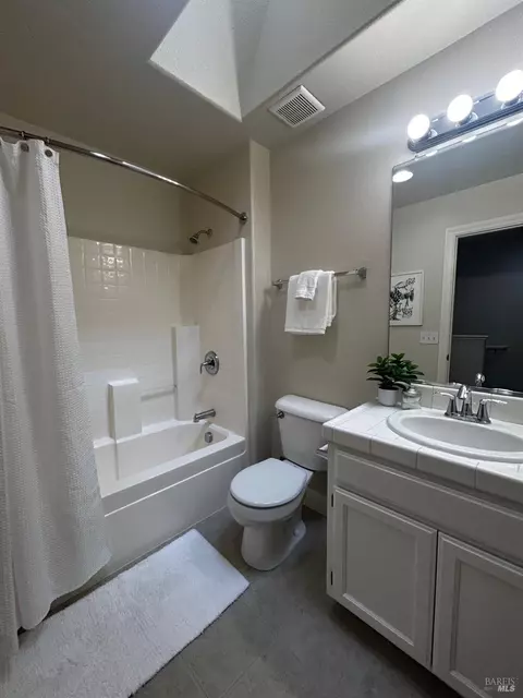 Bath - 538 Emily Rose Cir, Windsor, CA 95492 photo 3 of 3