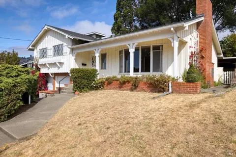 1017 Country Club Dr, Petaluma, CA 94952