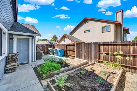 Exterior - 230 Fuller Ln, Dixon, CA 95620 photo 8 of 10