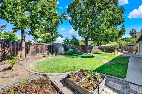 Exterior - 230 Fuller Ln, Dixon, CA 95620 photo 4 of 10