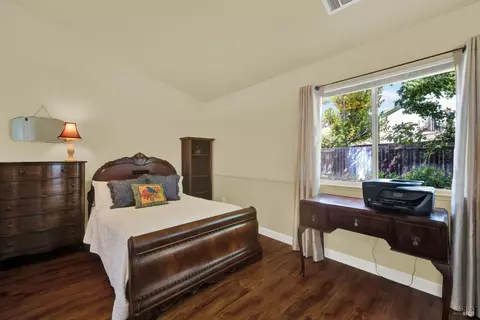 Bedroom - 230 Fuller Ln, Dixon, CA 95620 photo 5 of 8